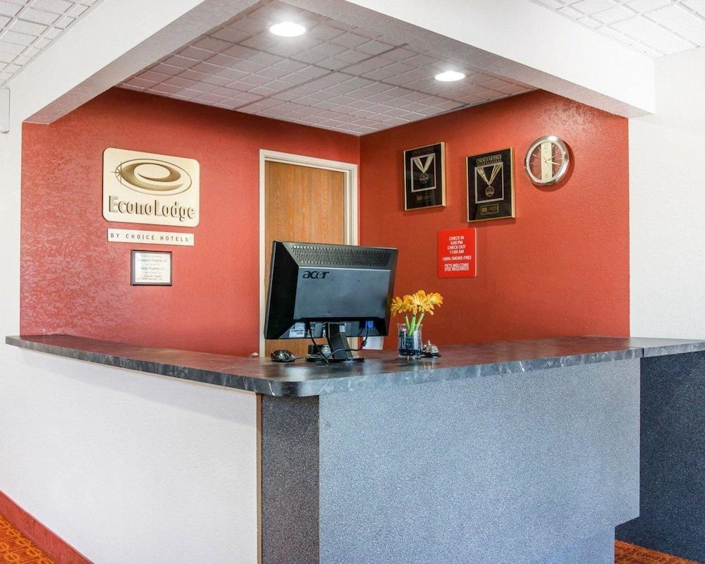 Econo Lodge Cadillac By Choice Экстерьер фото