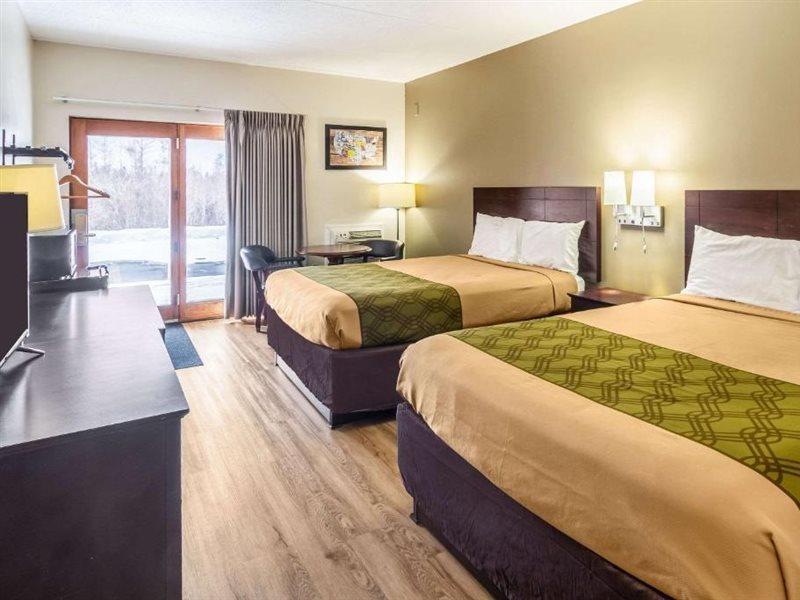 Econo Lodge Cadillac By Choice Экстерьер фото