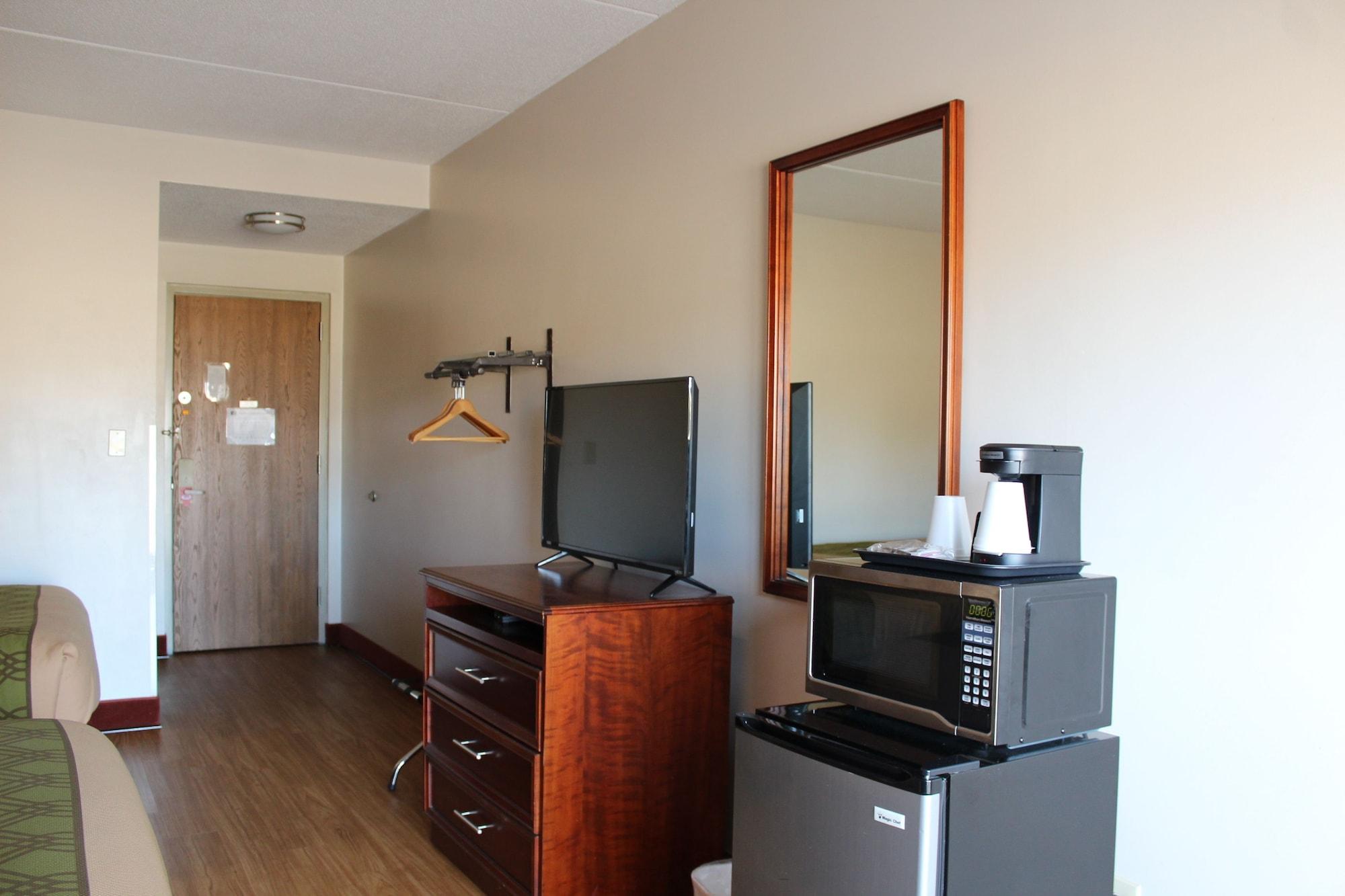 Econo Lodge Cadillac By Choice Экстерьер фото