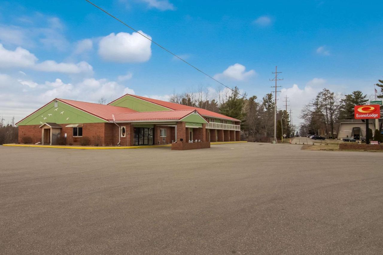 Econo Lodge Cadillac By Choice Экстерьер фото