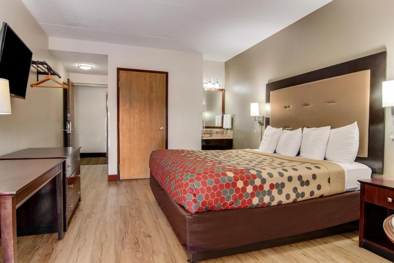 Econo Lodge Cadillac By Choice Экстерьер фото