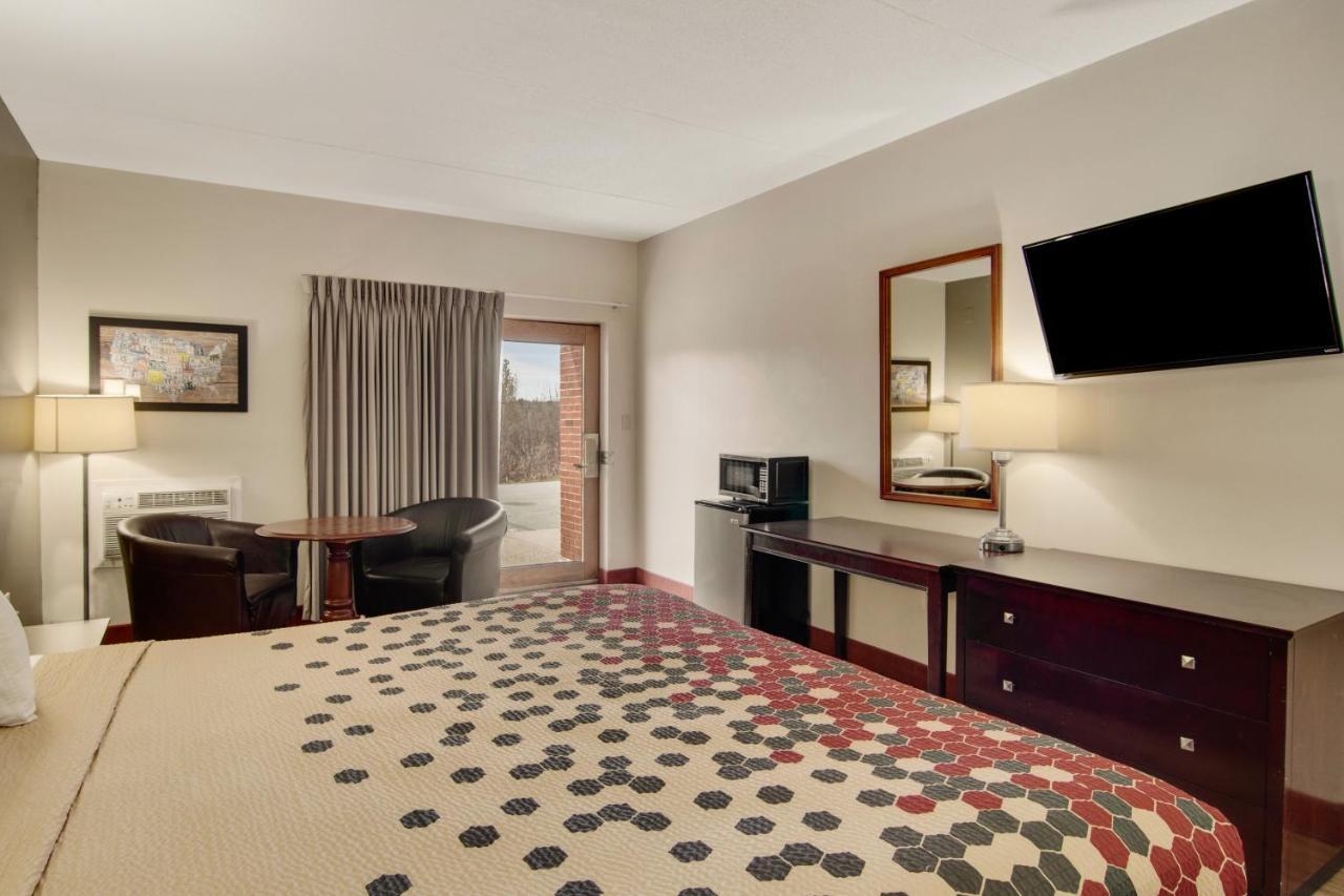 Econo Lodge Cadillac By Choice Экстерьер фото