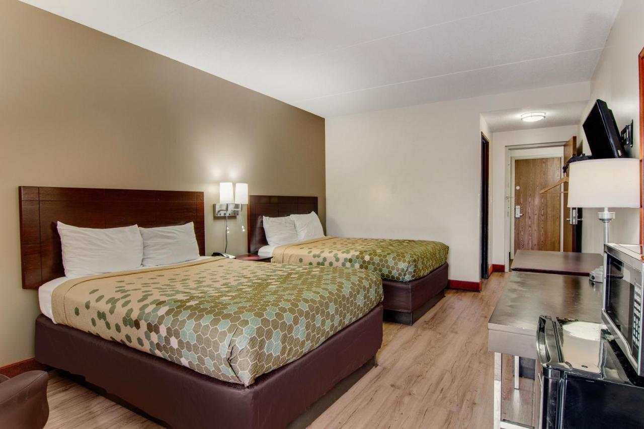Econo Lodge Cadillac By Choice Экстерьер фото
