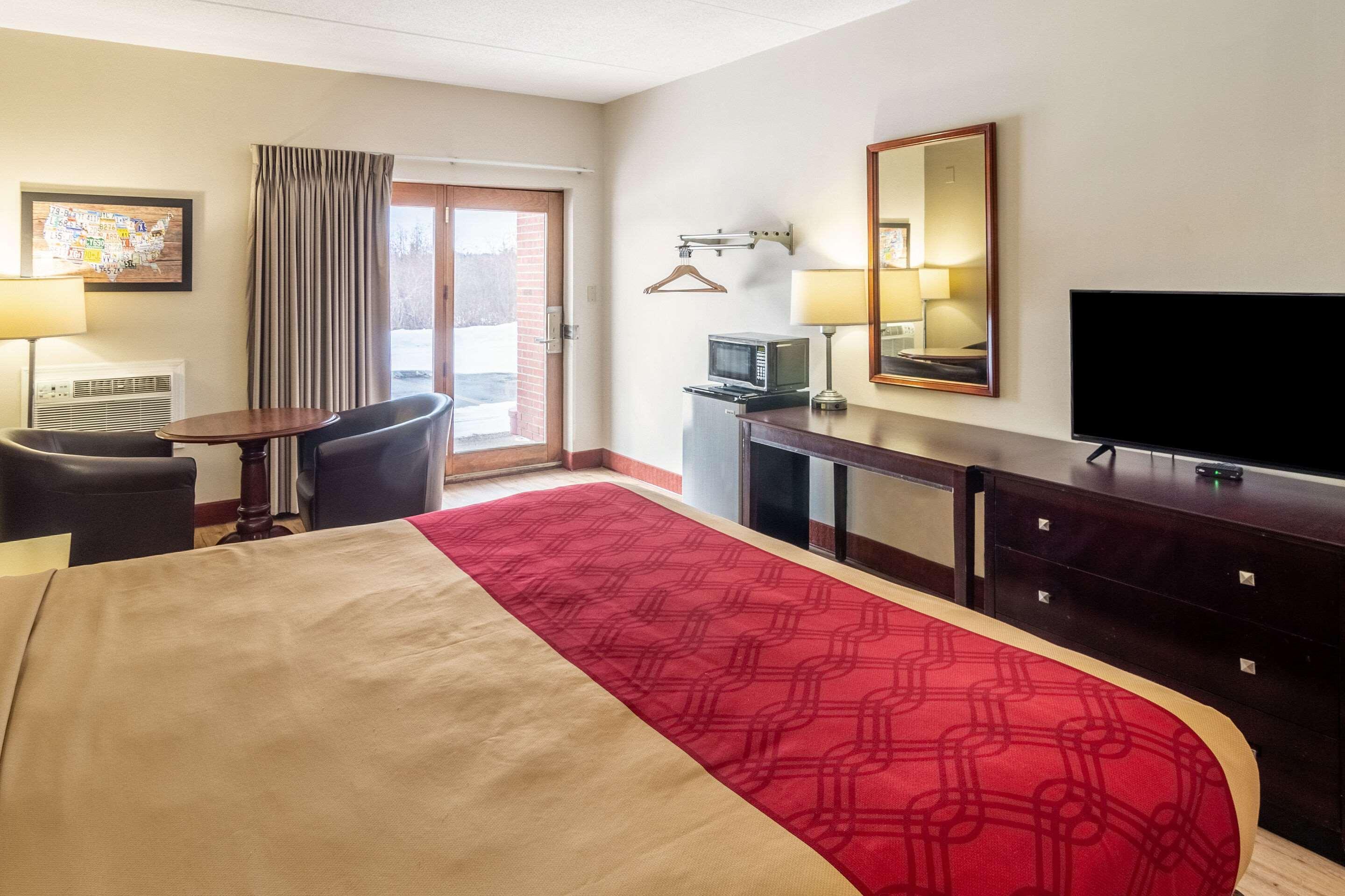 Econo Lodge Cadillac By Choice Экстерьер фото