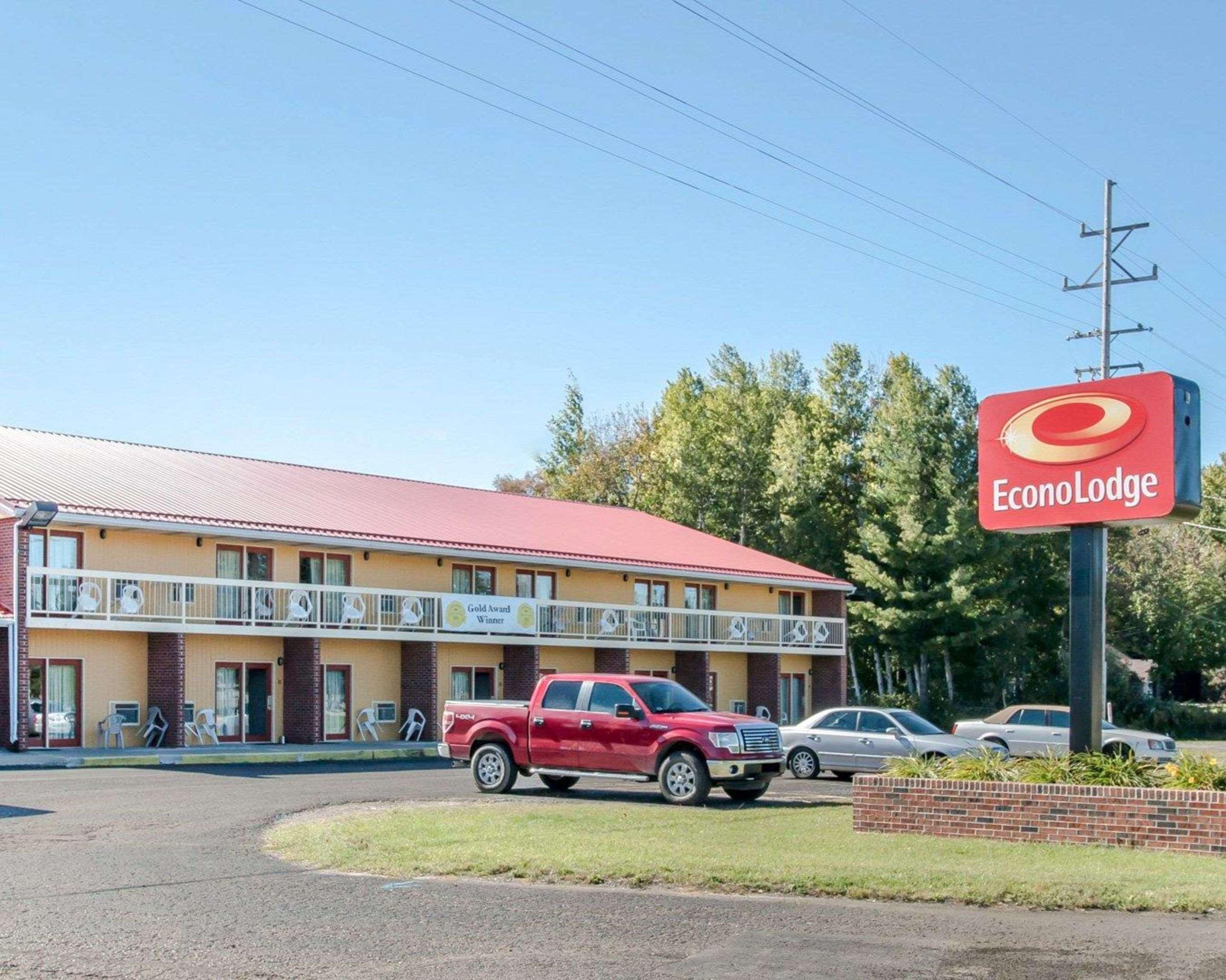 Econo Lodge Cadillac By Choice Экстерьер фото