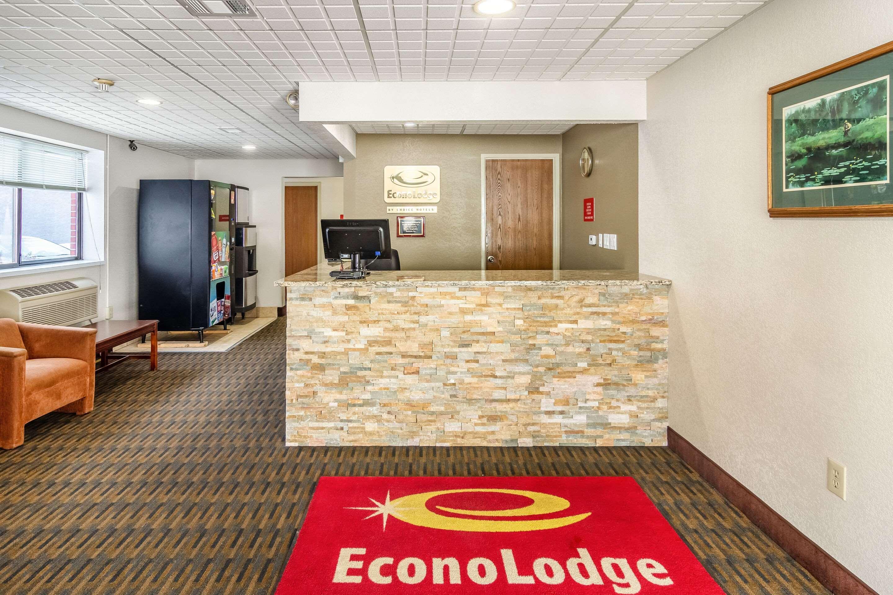 Econo Lodge Cadillac By Choice Экстерьер фото