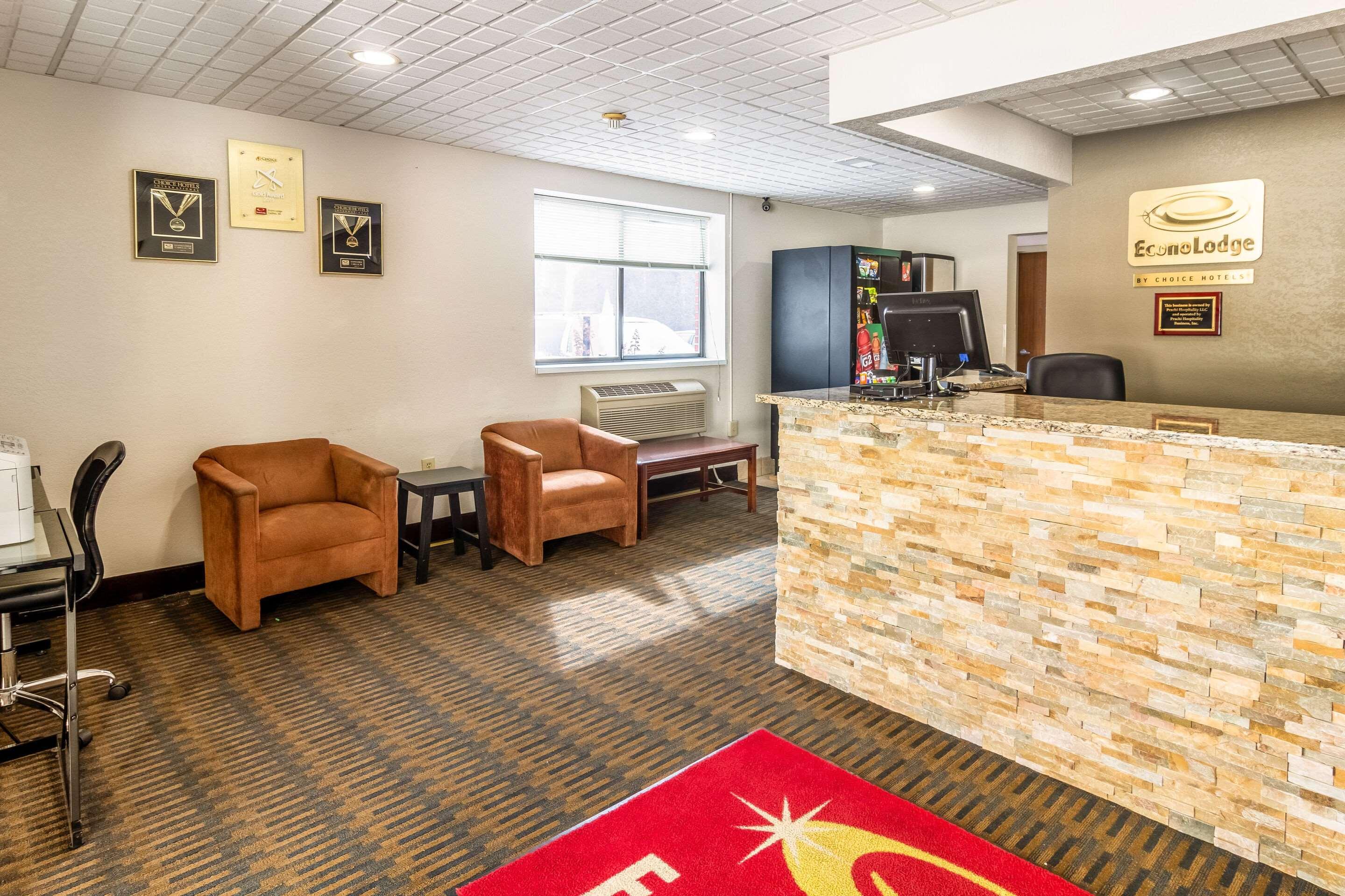 Econo Lodge Cadillac By Choice Экстерьер фото
