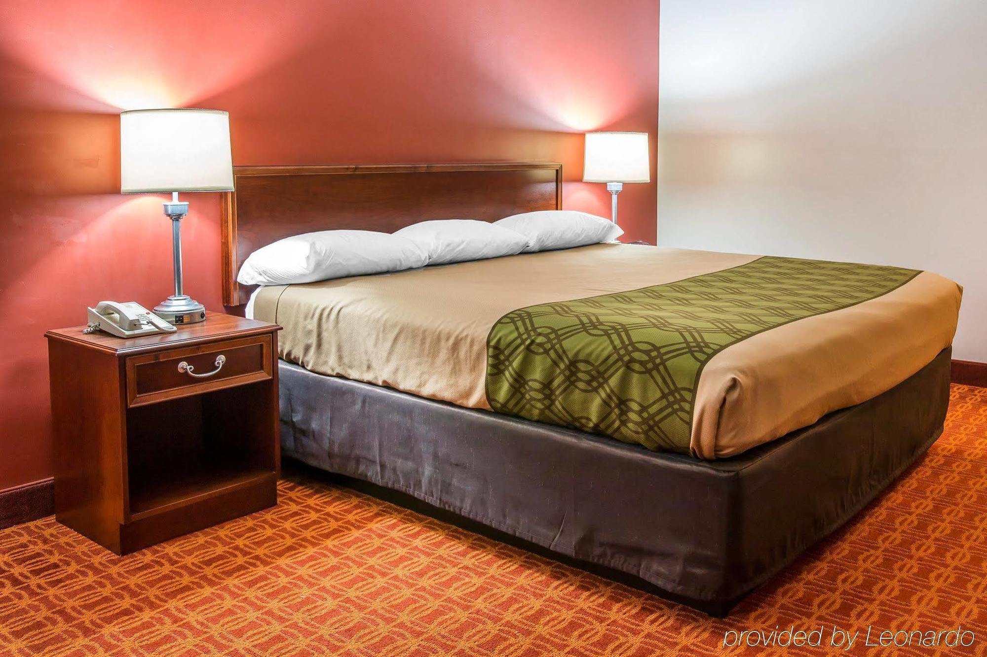 Econo Lodge Cadillac By Choice Экстерьер фото