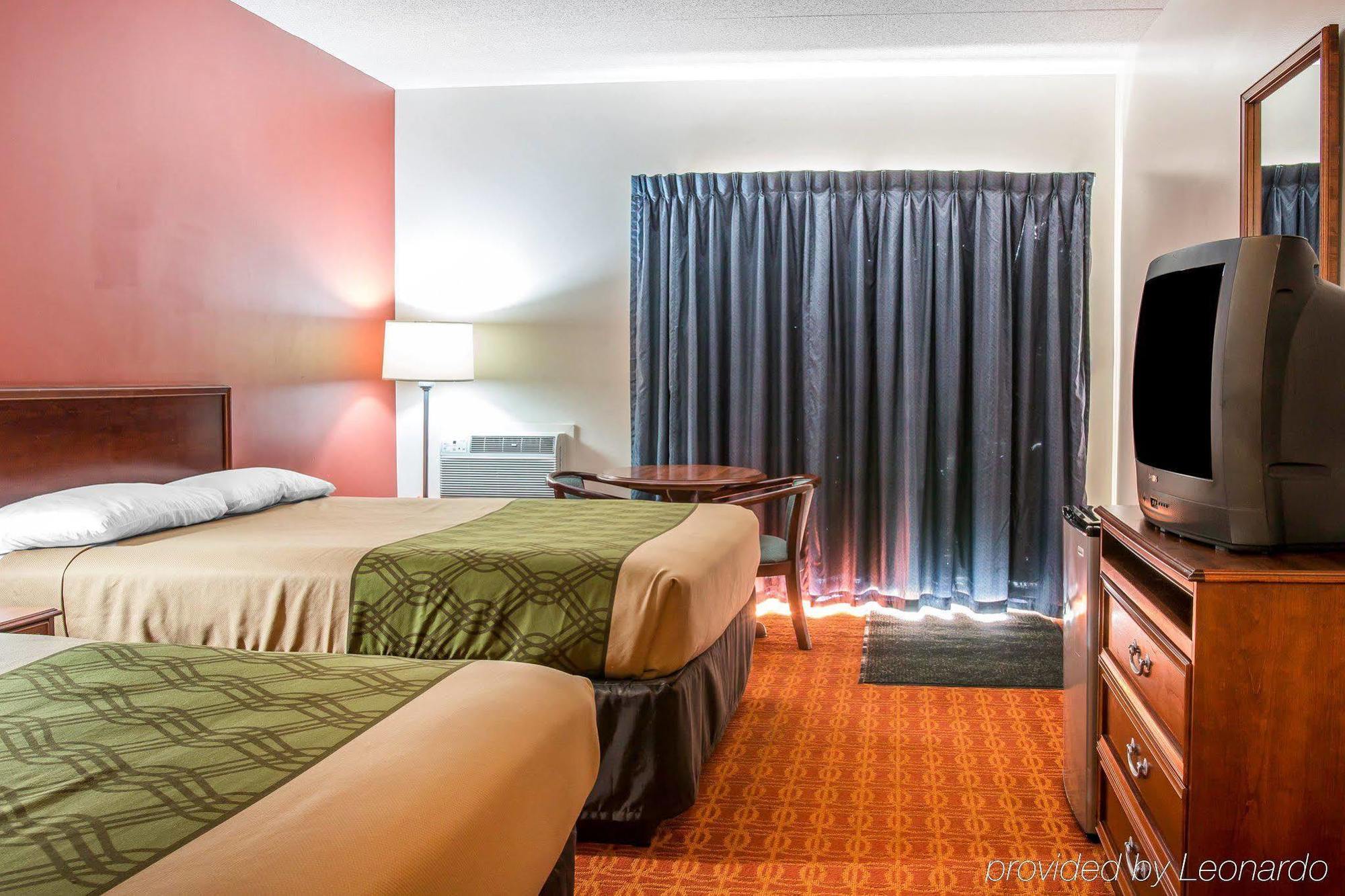 Econo Lodge Cadillac By Choice Экстерьер фото