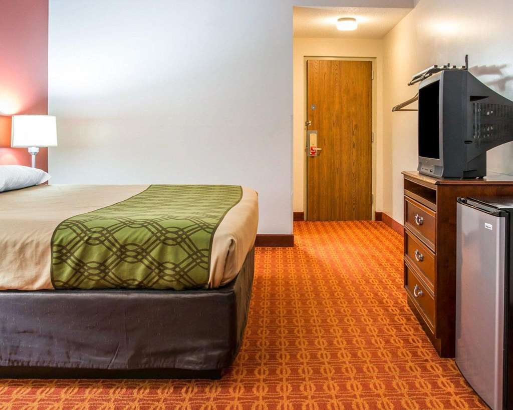 Econo Lodge Cadillac By Choice Номер фото
